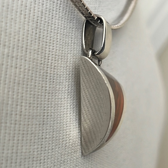 Gorgeous Vtg modernistic triangle Amber .925 sterling silver pendant 9.7g - Picture 3 of 11